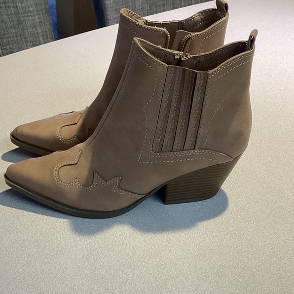 Indigo Rd. Tan Western Style Ankle Booties - Picture 6 of 6